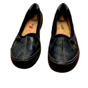 Clarks black leather slip on flats shoes women's size 8 cushioned padded comfort